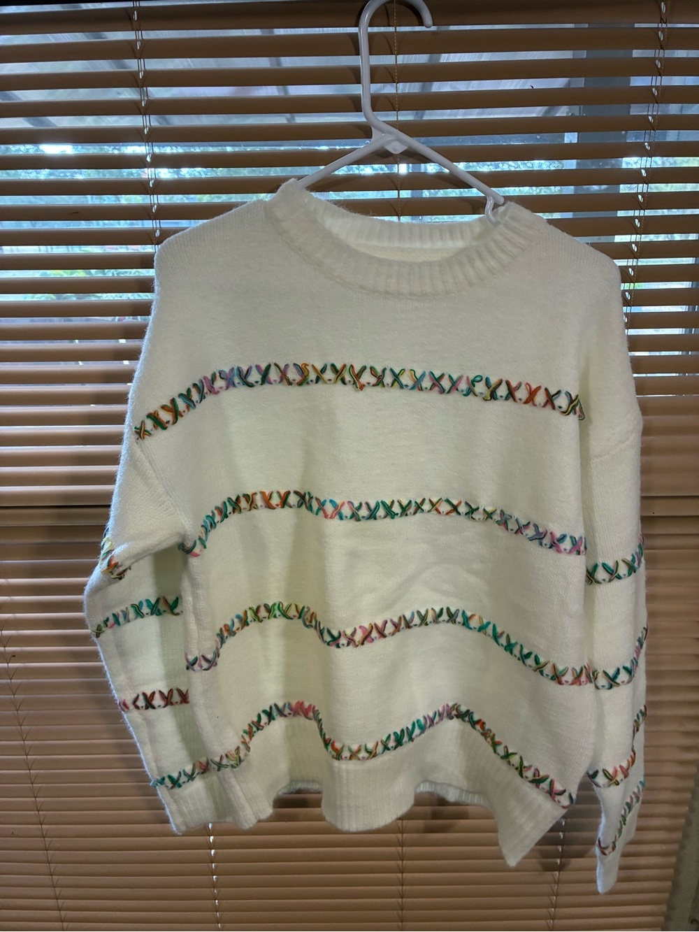 Women’s Sweater With Criss-Cross Colored Stitching SZ Medium